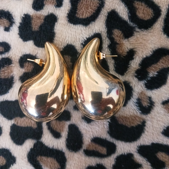 Women Gold raindrop fashion large earrings - Picture 4 of 7